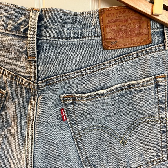 LEVI 501’s shorts - Ladies 27 - Great condition - Picture 3 of 5